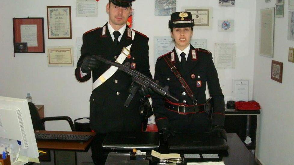 Aveva una mitragliatrice in casa arrestato un sessantenne 