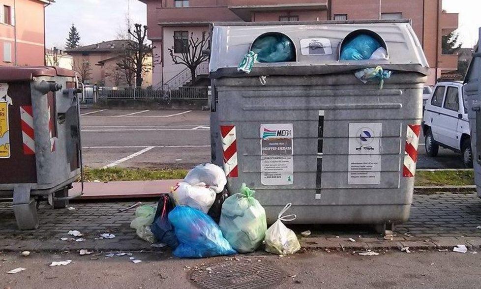 Rifiuti irregolari Il sindaco striglia cittadini e Hera
