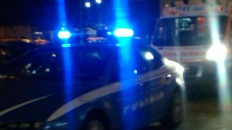 Aggredita con un coltello e rapinata nella notte