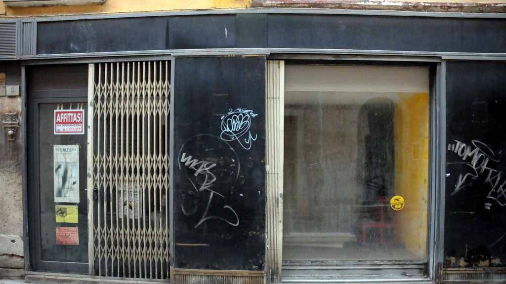 Via Santa Maria, uno dei tanti fondi indecorsi