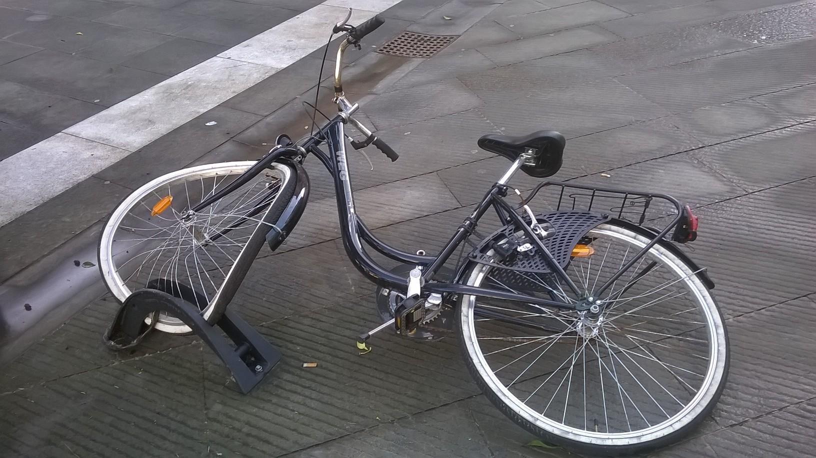 Le biciclette in piazza Aranci 