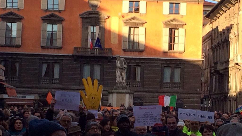 Reggio chiede la pace: "Me' a sun Charlie!"