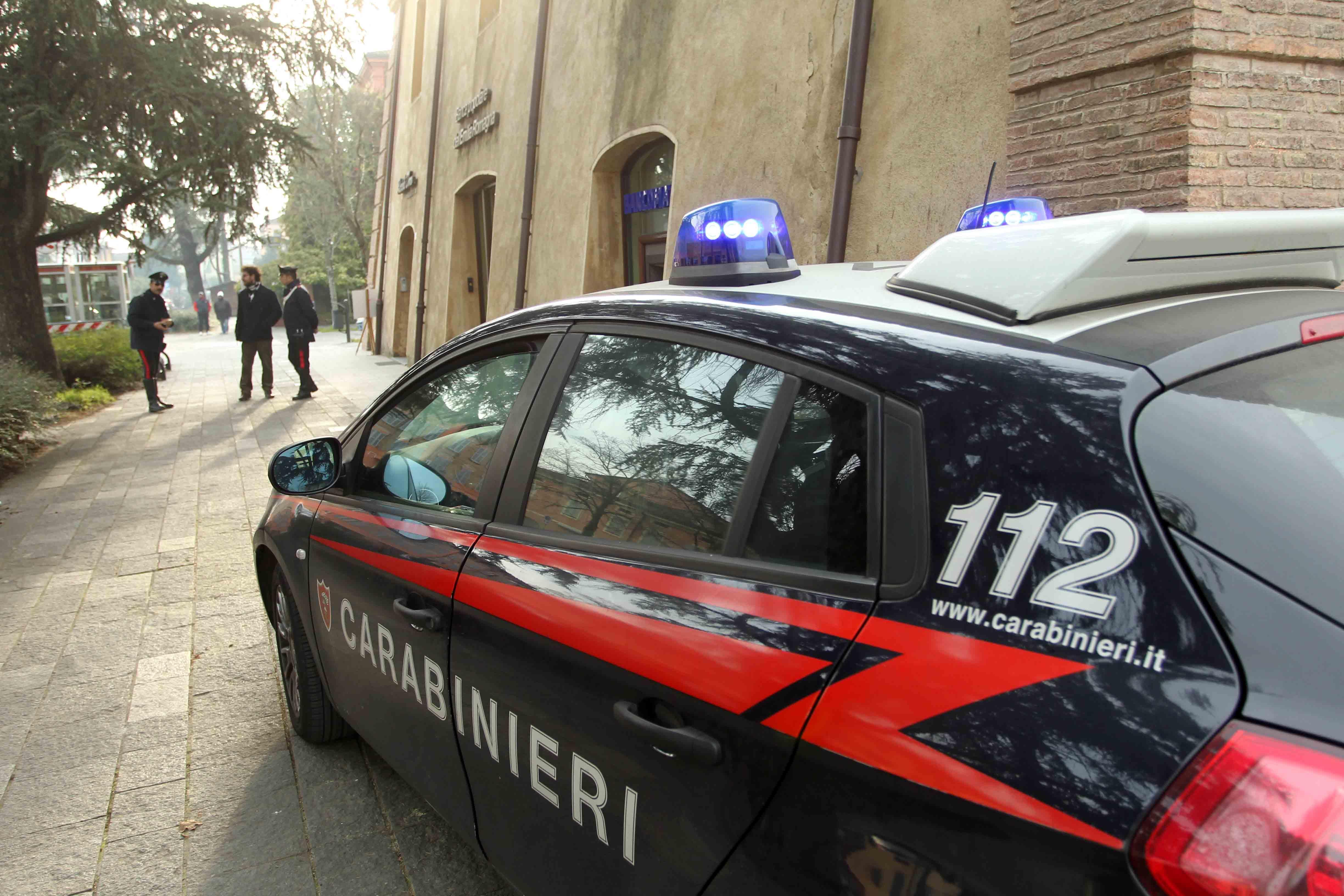 Rubiera, violenze alla moglie davanti ai bimbi: allontanato da casa