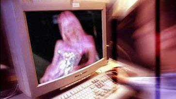Chat sessuali, è boom di estorsioni