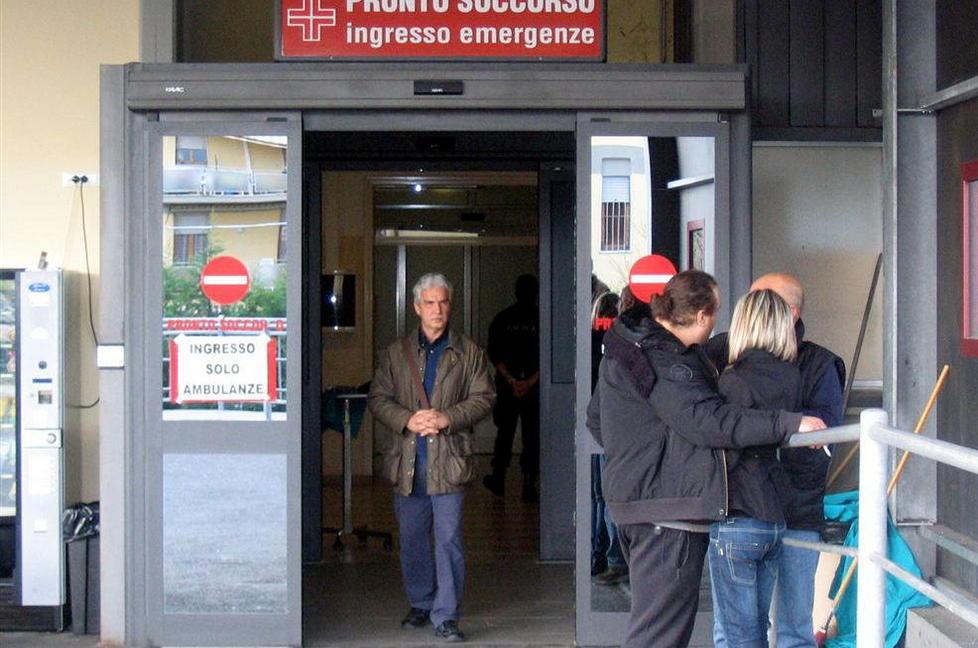 Malata di tumore parcheggiata in barella