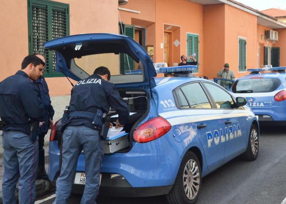 Sesso troppo rumoroso la vicina chiama la polizia 