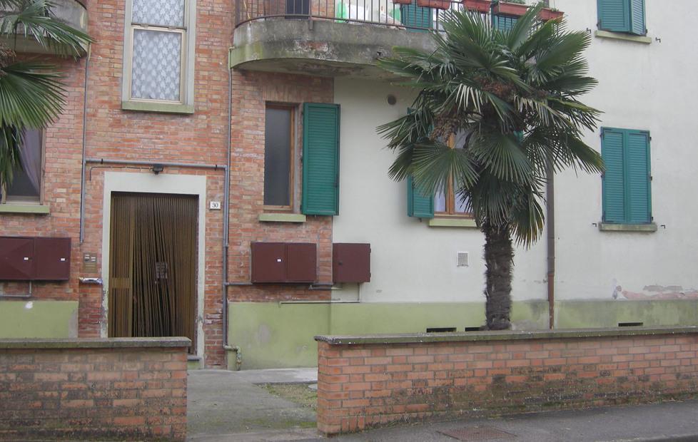 Fogne rotte e puzza «Vivere qui è impossibile» 