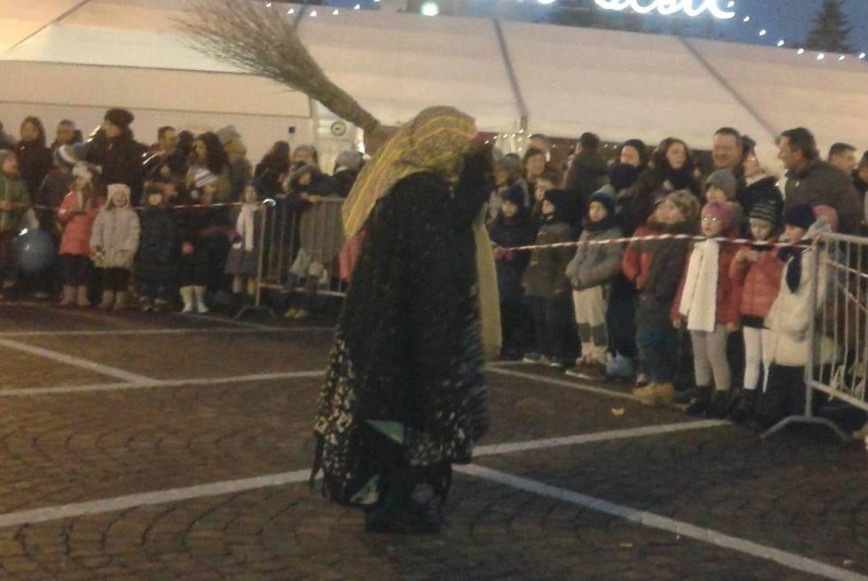 Iniziative natalizie, Com Art soddisfatta 