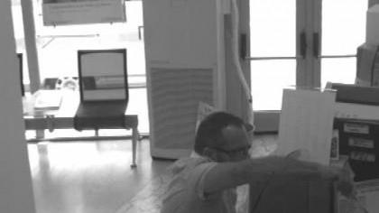 Il fotogramma di una rapina compiuta dal terzetto di malviventi
