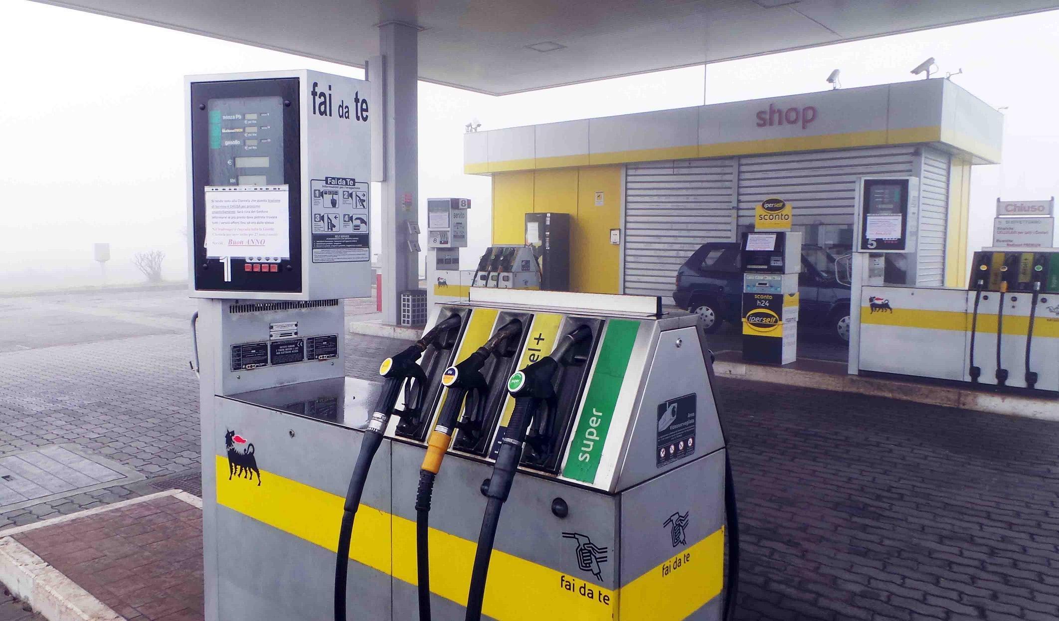 pompa di benzina