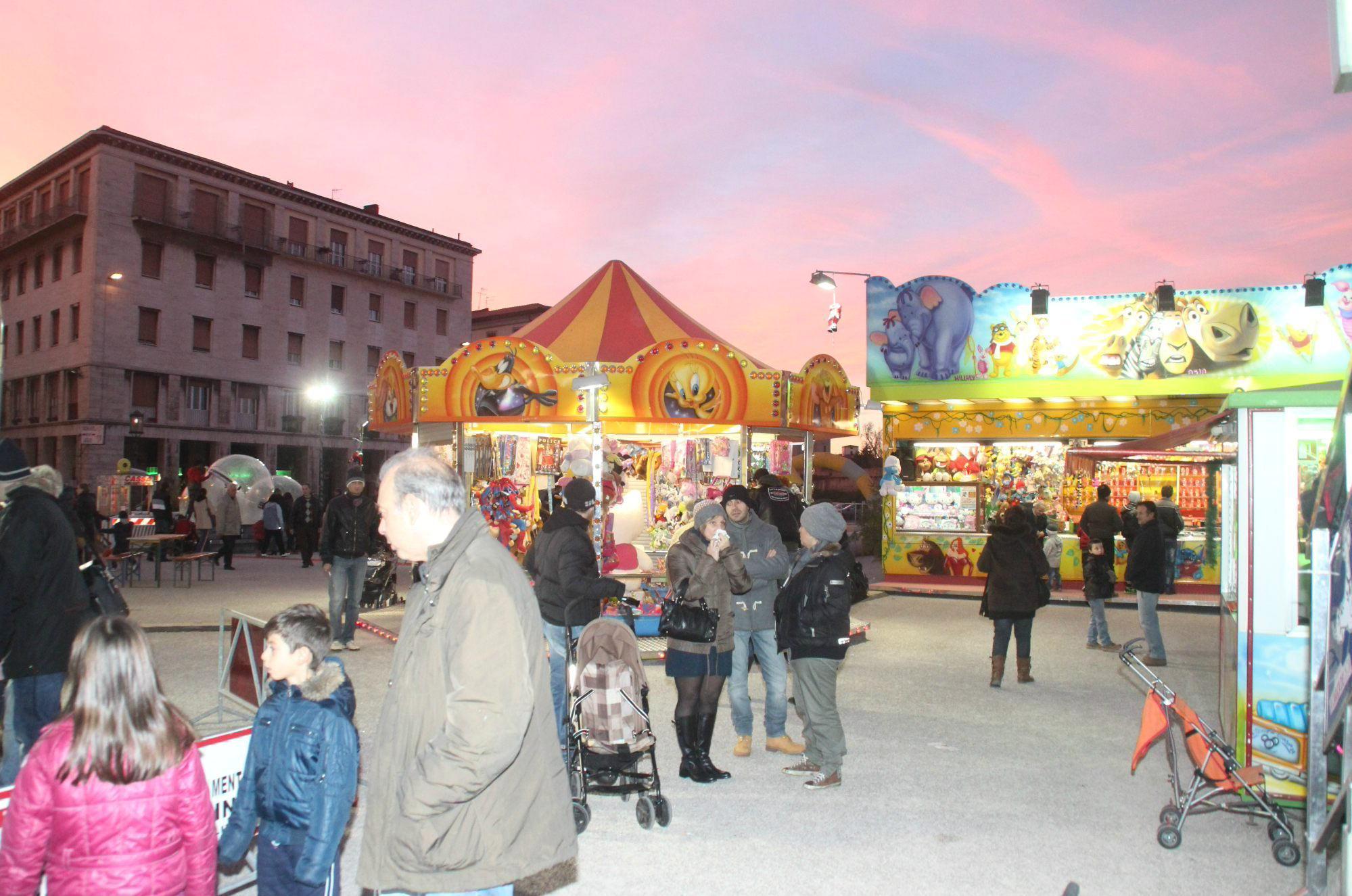 Le giostre in piazza della Repubblica