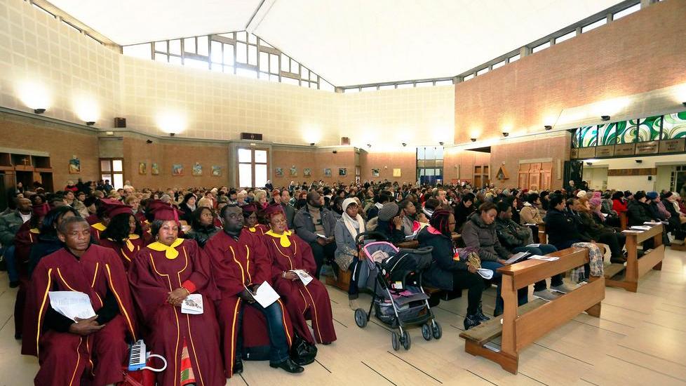 Centinaia alla Messa dei Popoli
