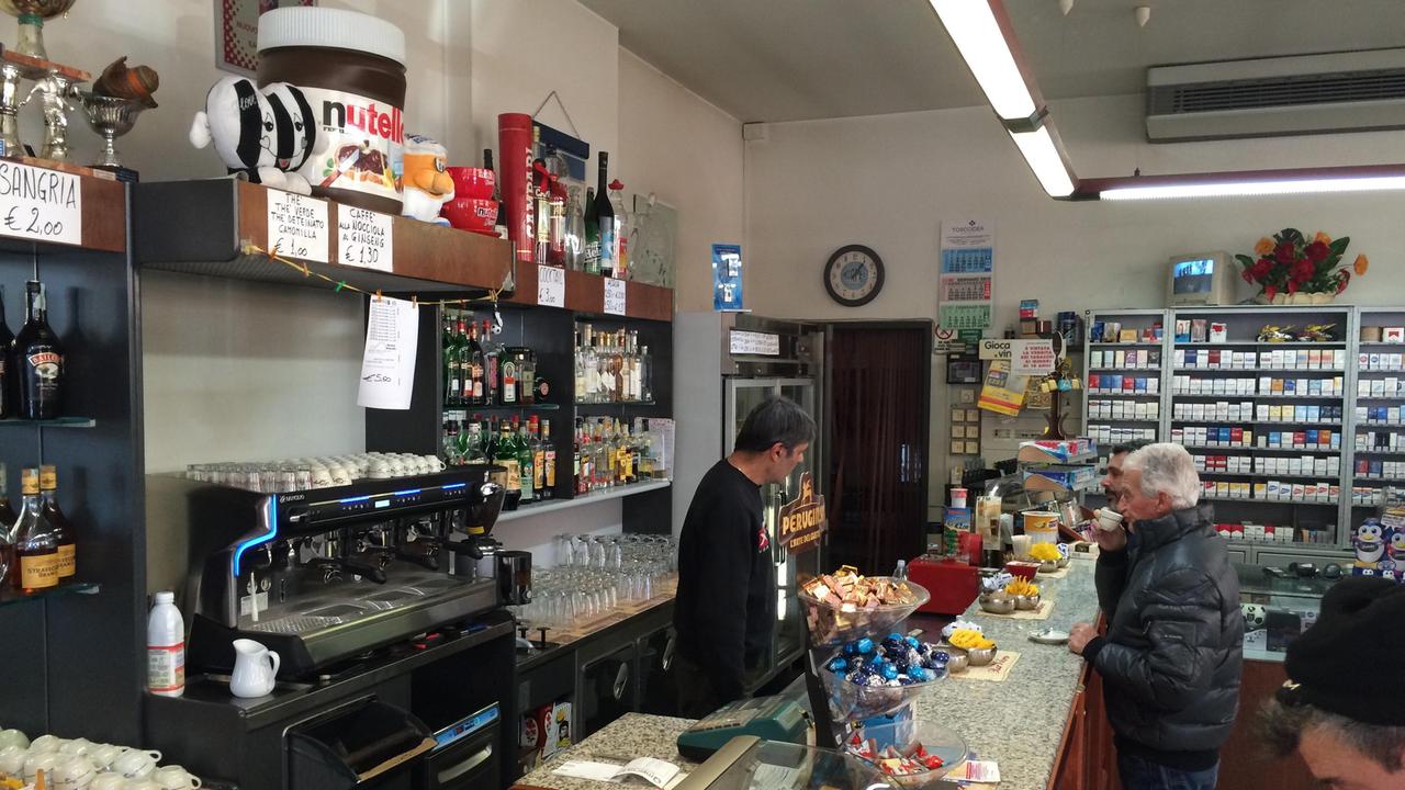 L'interno del bar Valerio in via Marconi a Pieve a Nievole (Foto Nucci)