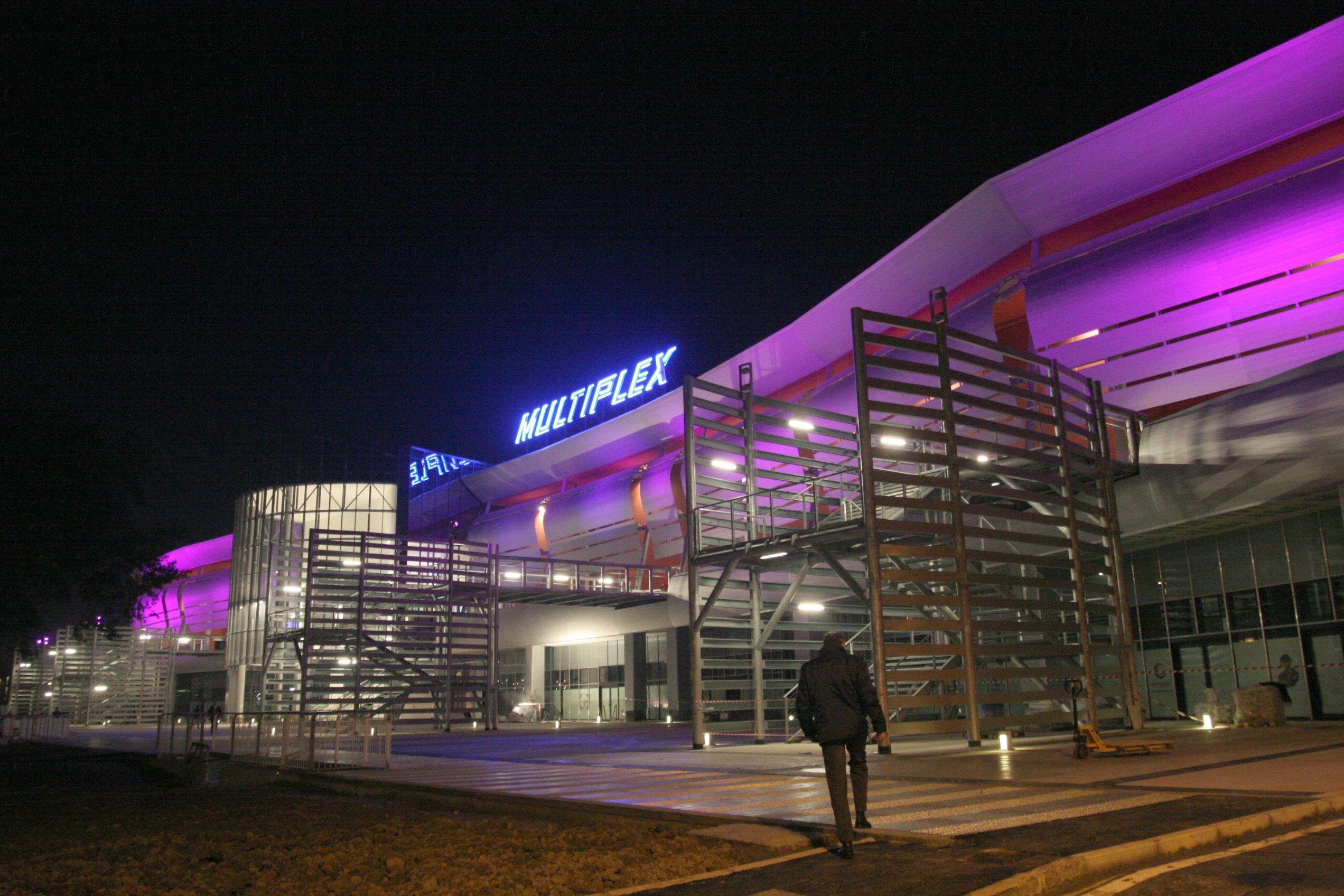 L'esterno dell'Omnia Center in via delle Pleiadi
