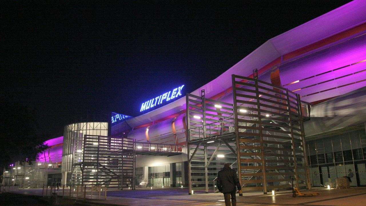L'esterno dell'Omnia Center in via delle Pleiadi