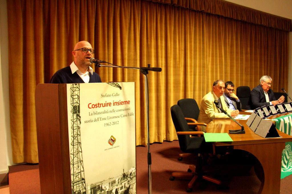 Filippo Nogarin durante la festa per i 65 anni dell'Atletica Livorno