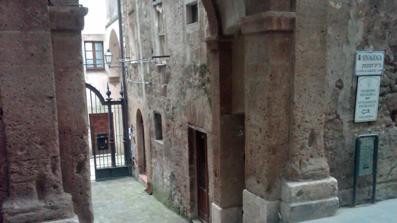 L'ingresso della sinagoga di Pitigliano