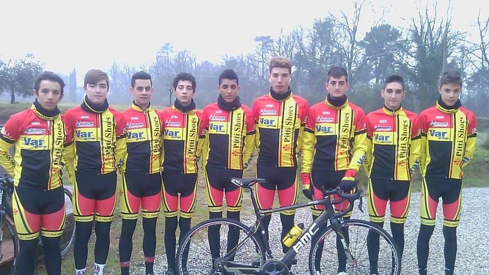 La squadra Juniores della New Project Team di Fucecchio: al centro, Younes Fatmi