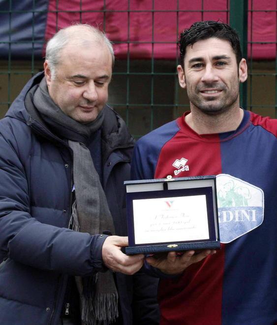 Tosi premiato per i 100 gol in bluamaranto