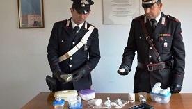 Aveva due etti di cocaina in casa 