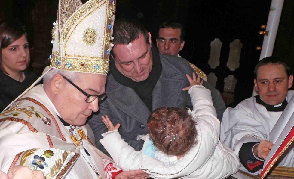 Negri: «Oggi ho potuto battezzare un solo bambino»
