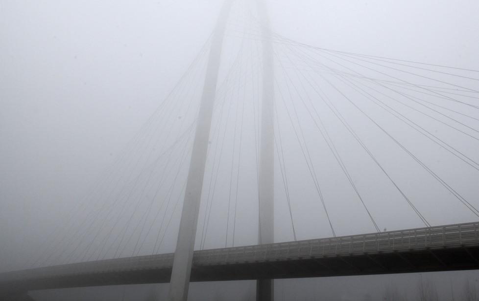 Reggio “oscurata” dalla nebbia 
