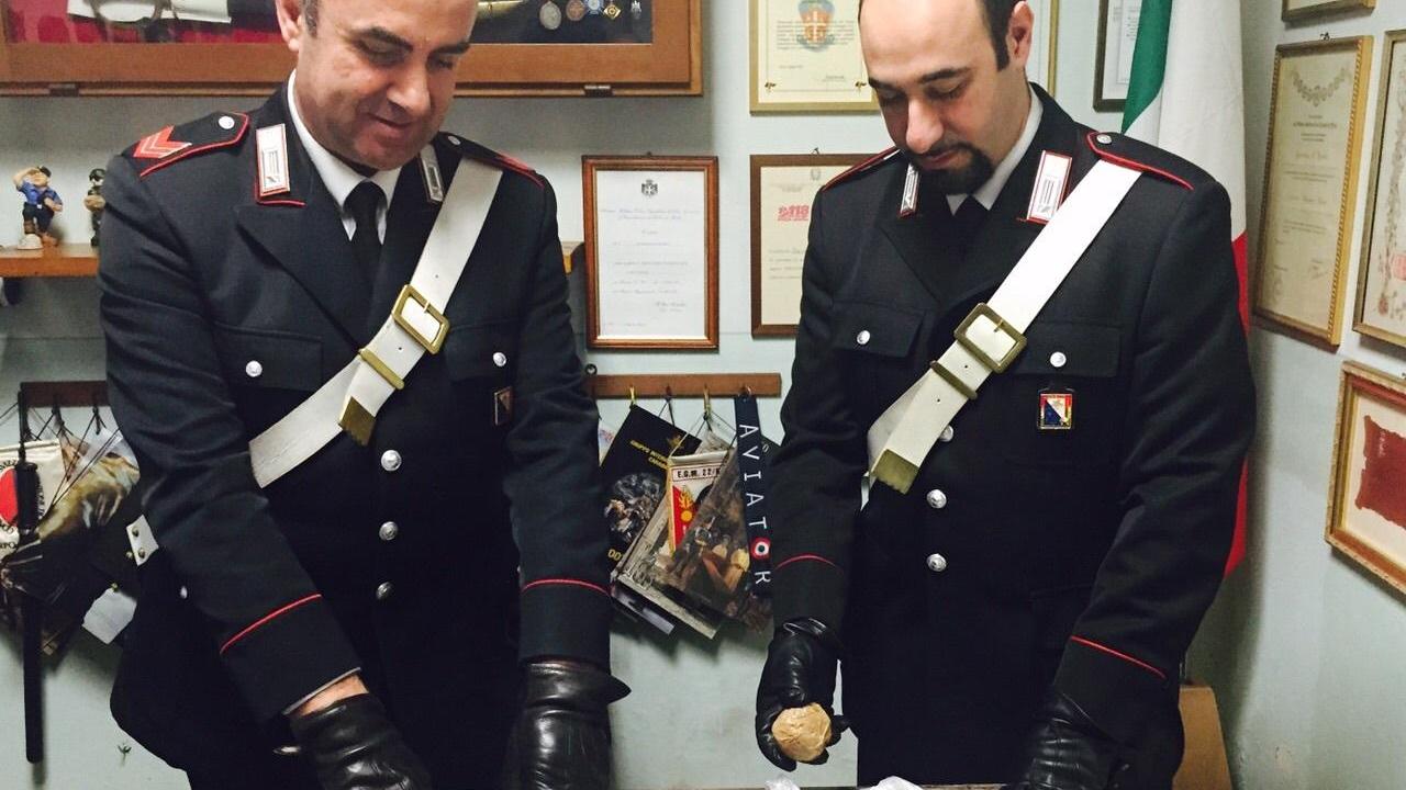 La droga sequestrata all'arrestato