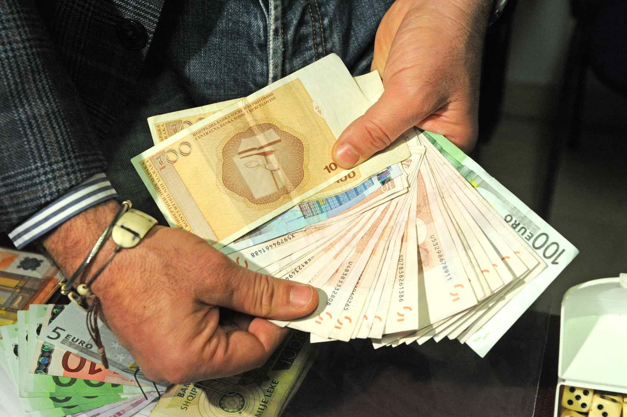 Il truffatore è riuscito a impadronirsi di oltre quarantamila euro