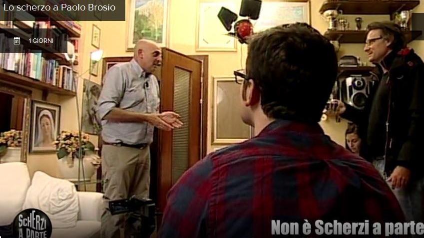 Paolo Brosio durante lo scherzo