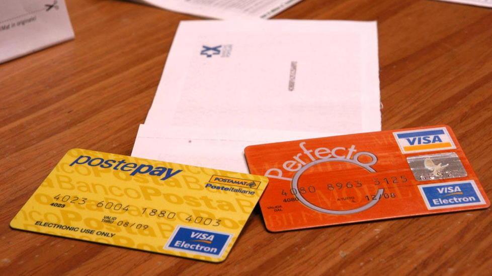 Commercianti versiliesi indagati per le carte di credito clonate