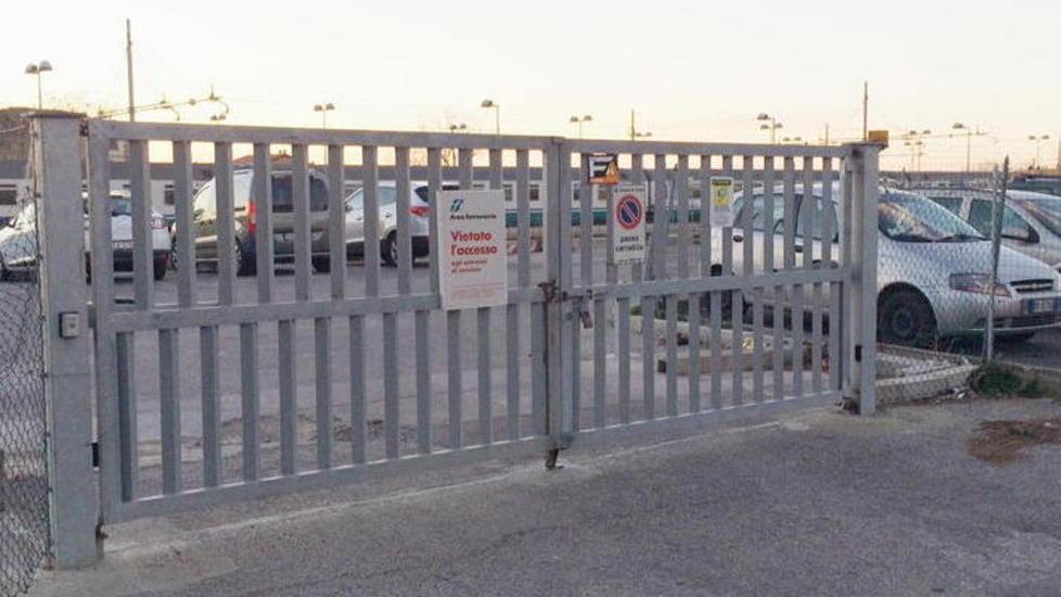 Parcheggio vietato i ferrovieri occupano gli stalli del centro