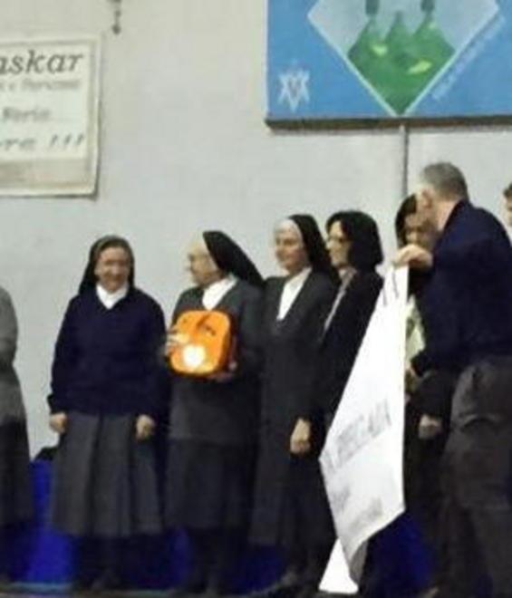 Donato un defibrillatore alla palestra delle suore Cavanis 