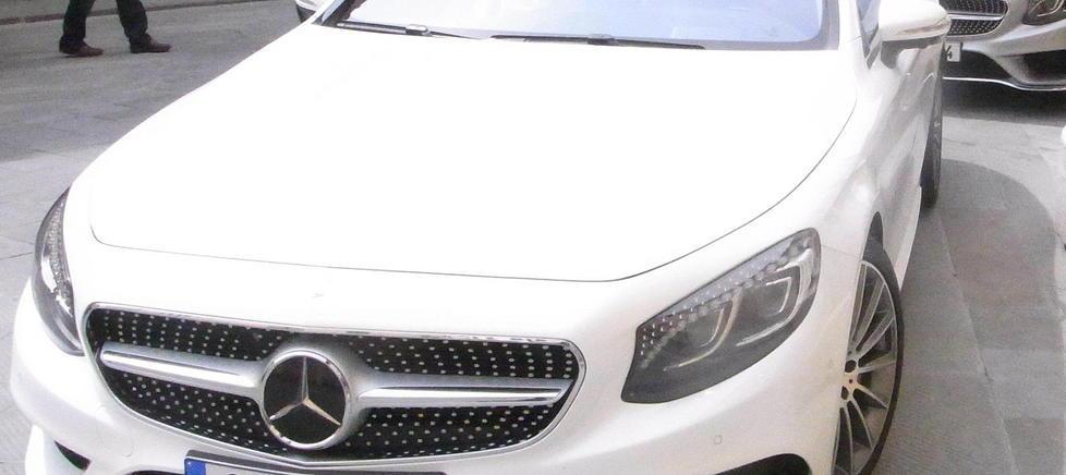 Fuga in Mercedes dopo i furti nelle case 