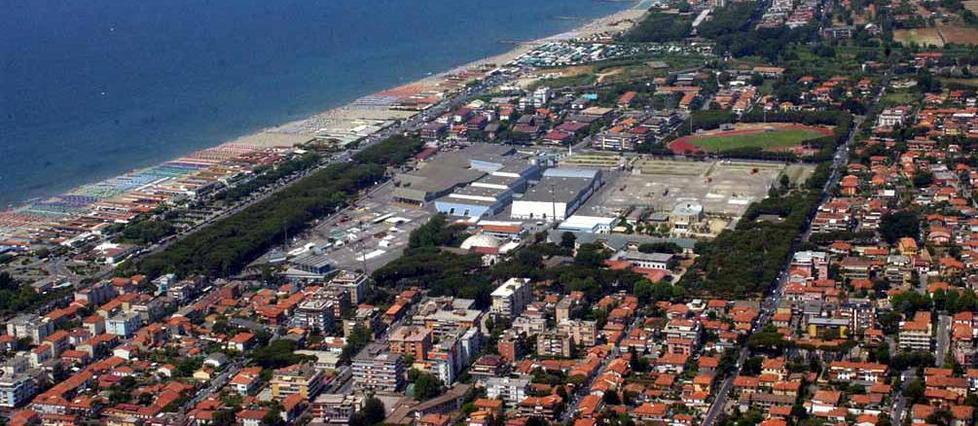 Sì: anche i bagni nell’area di pubblico spettacolo 
