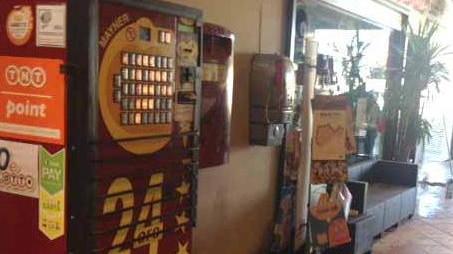 Danno fuoco al Cafè Glamour di Banditella