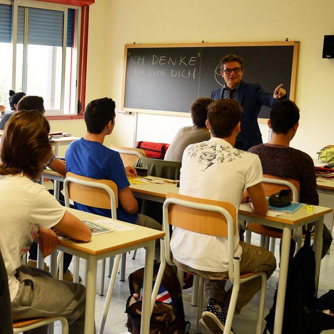 Procedura in due fasi: prima ci si registra e poi dal 15 gennaio si sceglie l’istituto