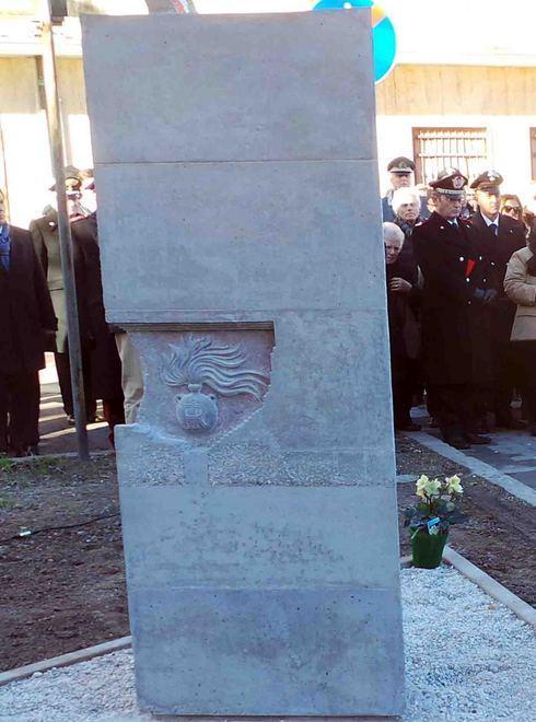 Un monumento per ricordare un uomo eroico 