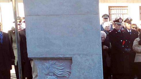 Un monumento per ricordare un uomo eroico