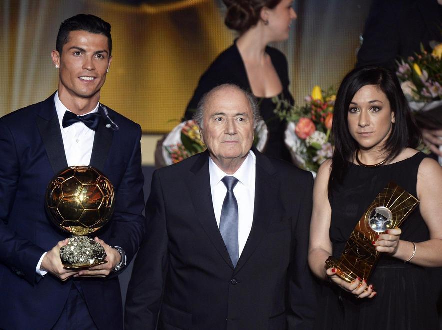 Cristiano Ronaldo in trionfo «Voglio raggiungere Messi»