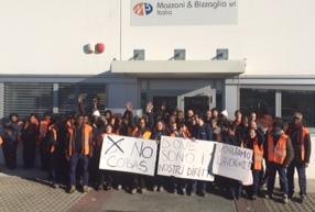 Gli altri: «Noi vogliamo poter lavorare»