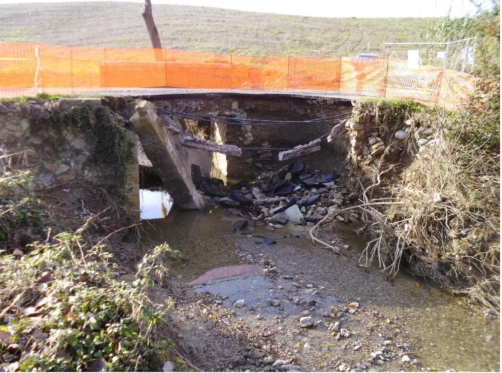 Il ponte sul Rattaiolo, franato durante l'alluvione del 14 ottobre 2014