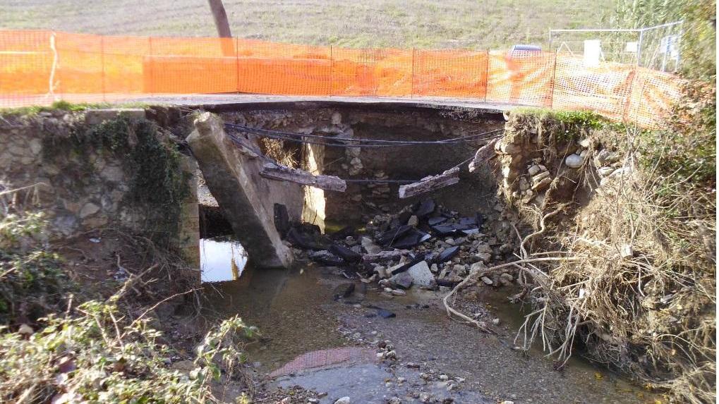 Il ponte sul Rattaiolo, franato durante l'alluvione del 14 ottobre 2014
