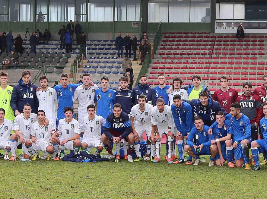Le due Nazionali scese in campo allo stadio Melani (foto Gori)