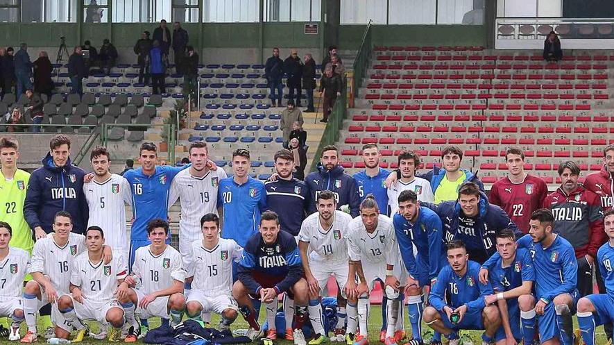 Le due Nazionali scese in campo allo stadio Melani (foto Gori)