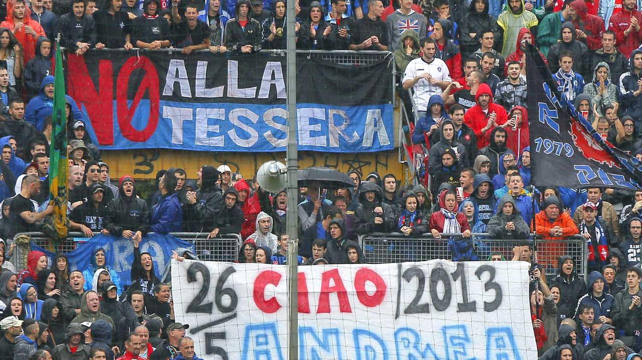 Striscioni dei tifosi pisani all'Arena Garibaldi