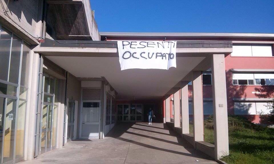 Cascina, quindici studenti sospesi dopo l’occupazione 