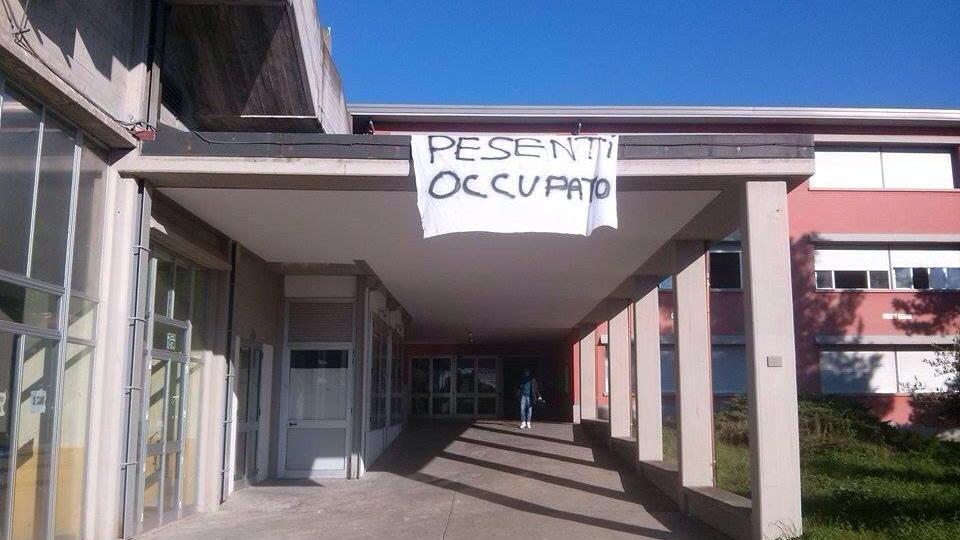 Cascina, quindici studenti sospesi dopo l’occupazione