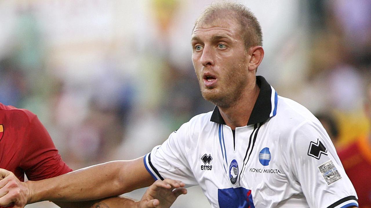 Andrea Masiello con la maglia dell'Atalanta prima della squalifica