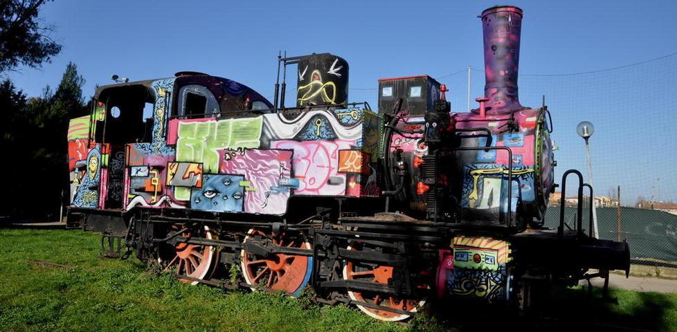 Villaggio scolastico la locomotiva si colora d’arte 