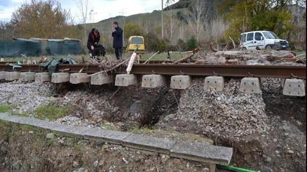 Vandali e ritardi sulla linea Grosseto-Siena